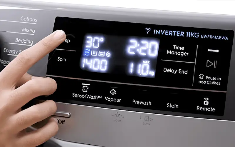 Understanding the appropriate water temperature is key to effective laundry.