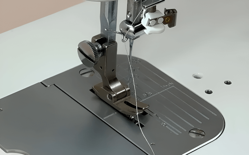 Needle comes unthreaded before sewing