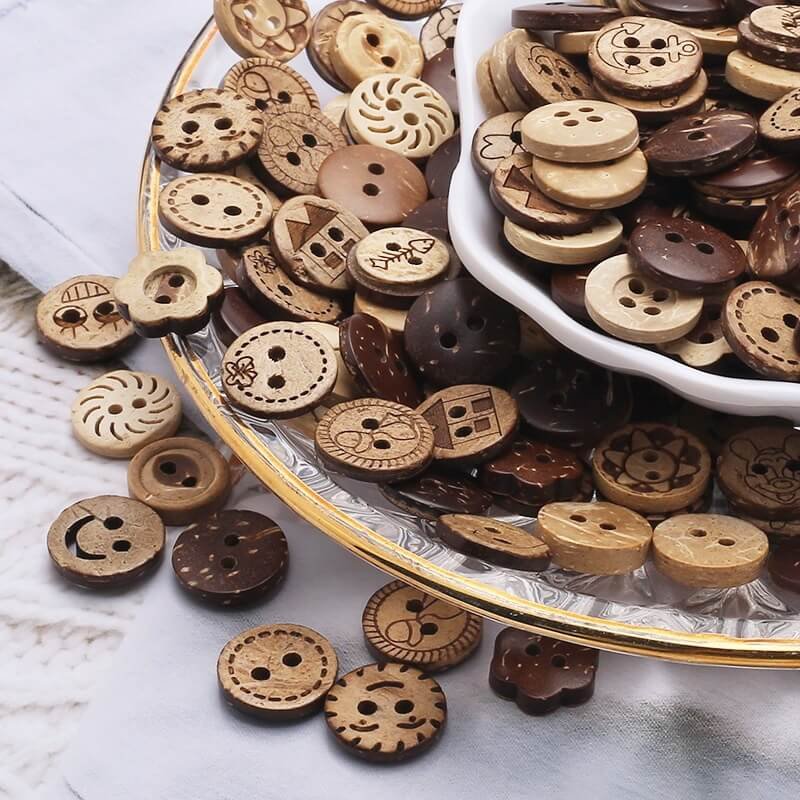 Eco-friendly buttons: Wood, coconut, horn, and antler for sustainable fashion.