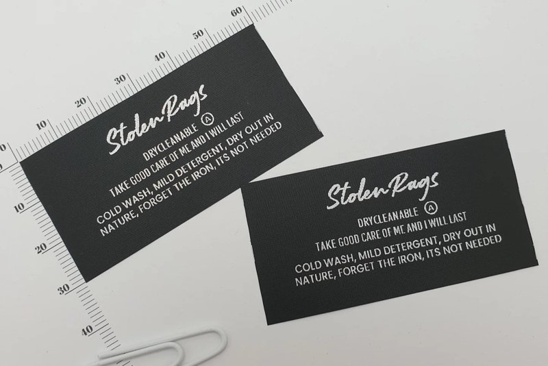 Straight cut label: Simple, flat, no folds.