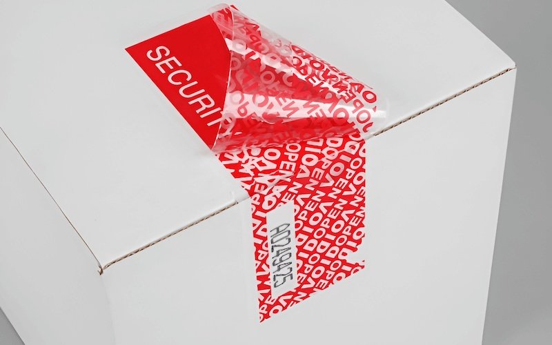 Tamper-evident features visually indicate opening or tampering.
