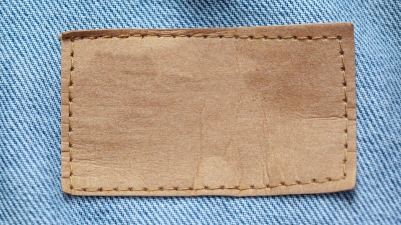 This process creates a garment label with clean, non-fraying edges