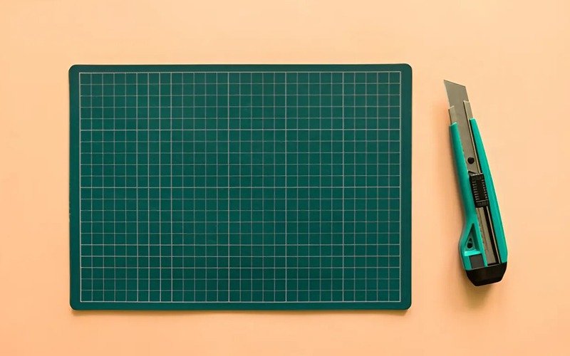 Keep the cutting mat flat and distribute cuts over the entire surface