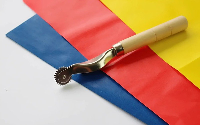 The marks made by the wheel usually show up as a clear dotted line or solid line on the fabric, making them easy to see and follow when you are sewing or cuttingThe marks made by the wheel usually show up as a clear dotted line or solid line on the fabric, making them easy to see and follow when you are sewing or cutting