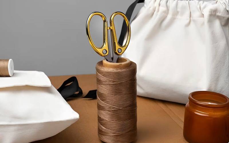 When you are not using them, store the shears carefully