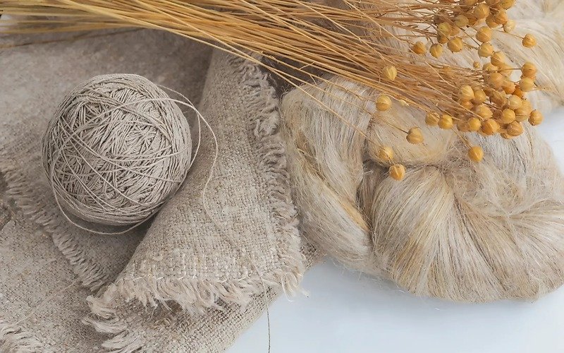 Natural sewing thread includes cotton thread and silk thread