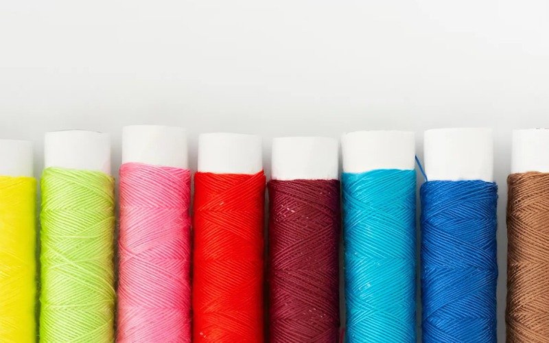 A good quality, medium-thick polyester thread is an excellent choice for a strong, common thread