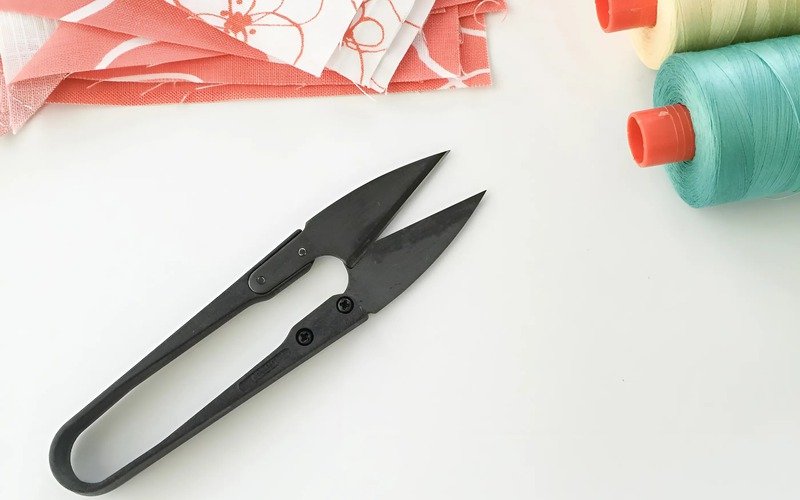 Thread snips cut quickly, are easy to use, and neatly trim all excess threads